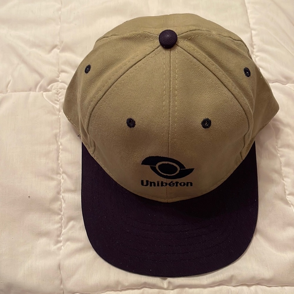 Trucker cap. Unisex Tan/ blue. Quebec cement company. Brand new. No tags.
